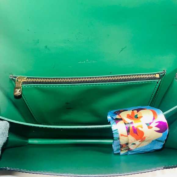 Louis Vuitton (LV) Green and Black Epi - Picture 9 of 12